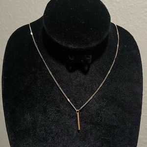 Necklace with a bar